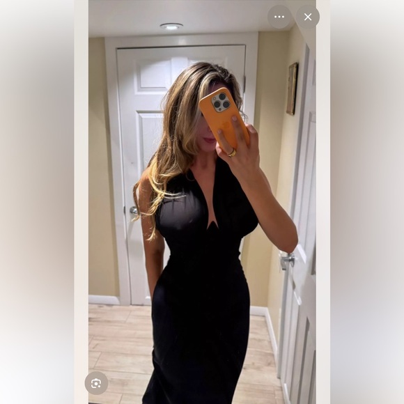 Luzina Midi Dress in Black
Camila Coelho - Picture 2 of 8